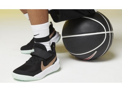 Детские баскетбольные кроссовки Nike Team Hustle D 10. Обзор, преимущества, как выбрать и купить.