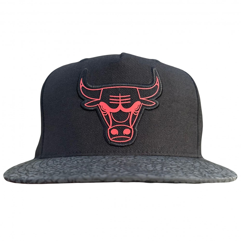 Кепка-снэпбек Mitchell & Ness NBA Chicago Bulls Snapback (MN-NBA-FA068-CHIBUL-BLK)