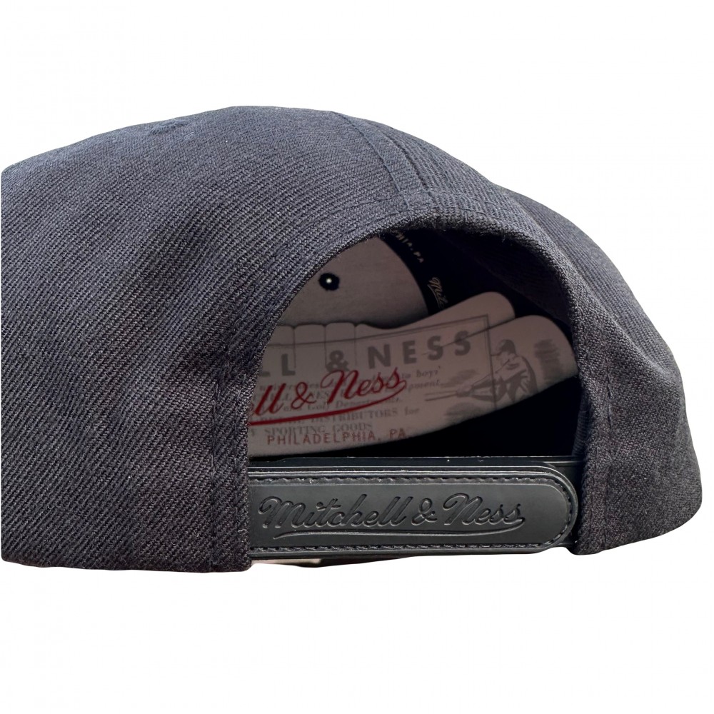 Кепка-снэпбек Mitchell & Ness NBA Chicago Bulls Snapback (MN-NBA-FA068-CHIBUL-BLK)