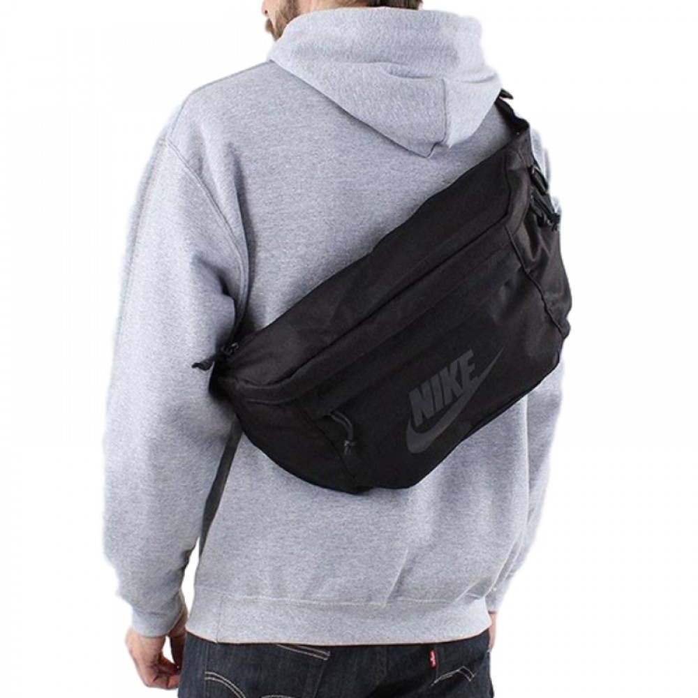 Сумка на пояс-через плечо Nike Tech Hip Pack для хранения мелких предметов (BA5751-010)