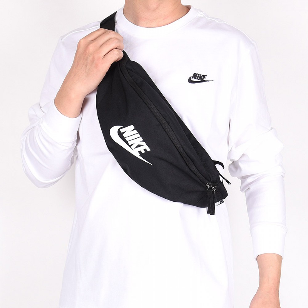 Сумка-бананка на пояс Nike Heritage Waistpack 3 л для хранения мелких предметов (DB0490-010)
