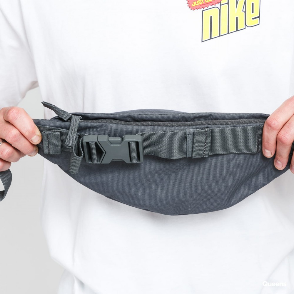 Сумка-бананка на пояс Nike Heritage Waistpack для хранения мелких предметов (DB0490-068)