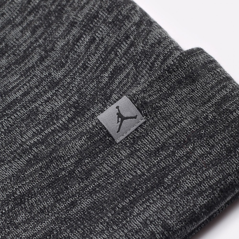 Шапка осенняя-зимняя Jordan Cuffed Beanie (DJ6048-010)