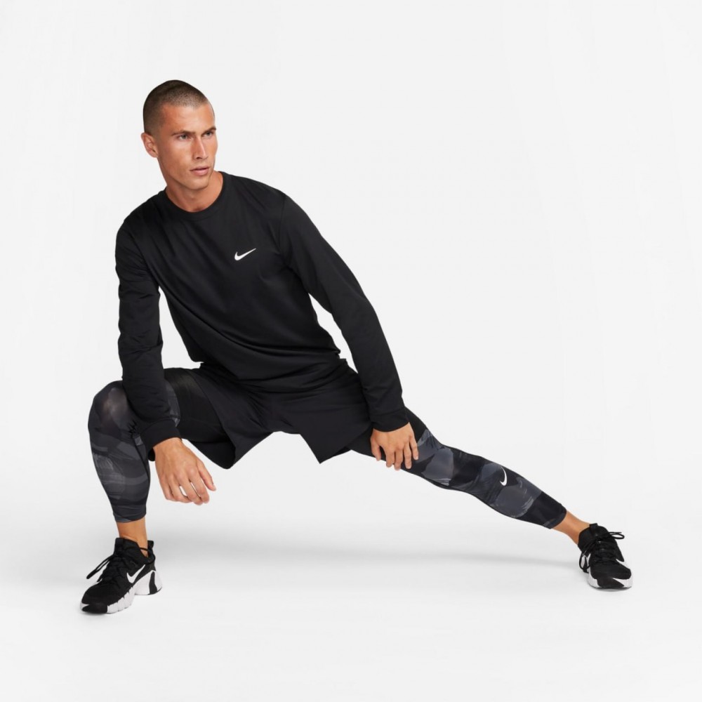 Футболка-лонгслив компресcионная Nike Dri-FIT UV Hyverse Long-Sleeve Fitness Top (FB8583-010)