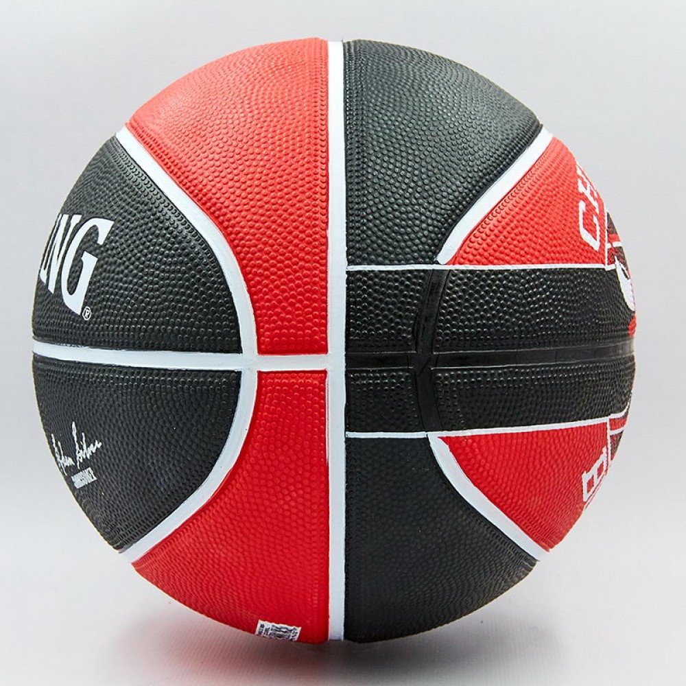 Мяч баскетбольный Spalding NBA Chicago Bulls Outdoor размер 7 резиновый (83503Z)